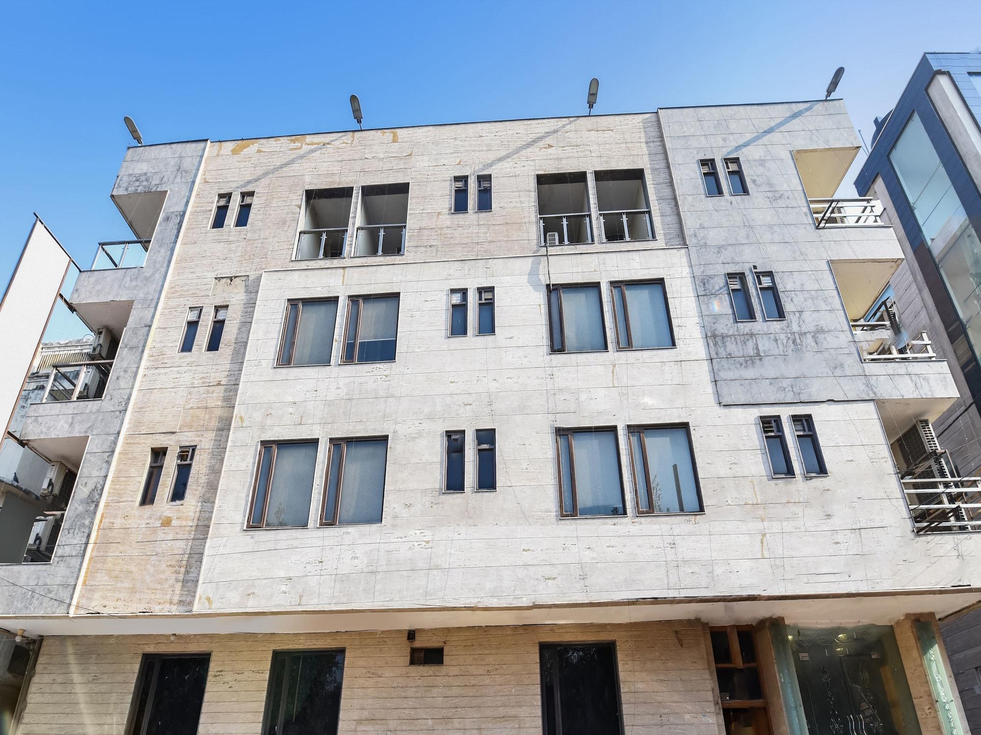 Hotel B Continental Дели Экстерьер фото